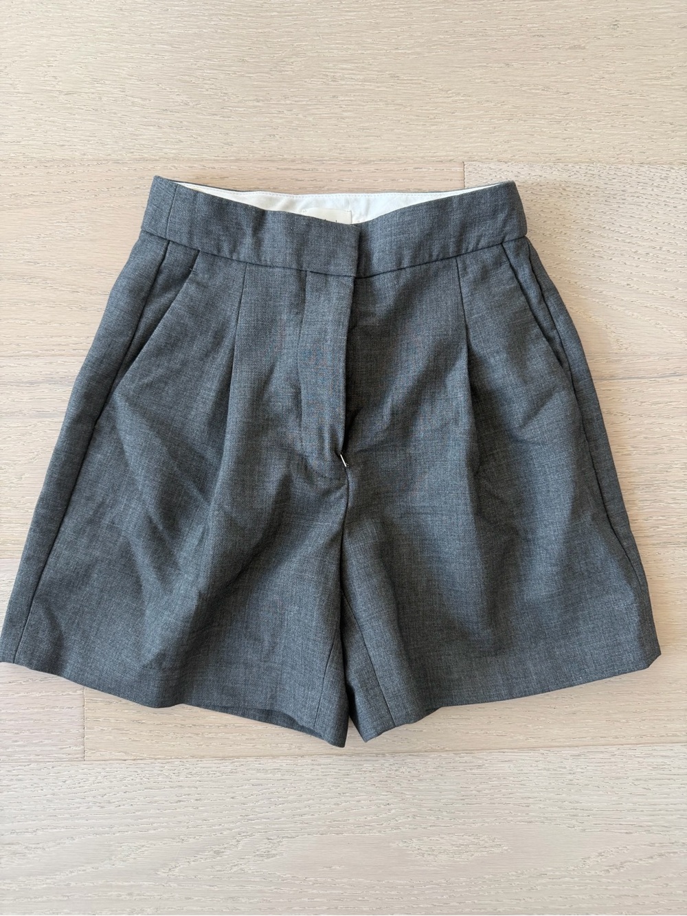 Aritzia Wilfred Gray High-Waist Tailored Shorts